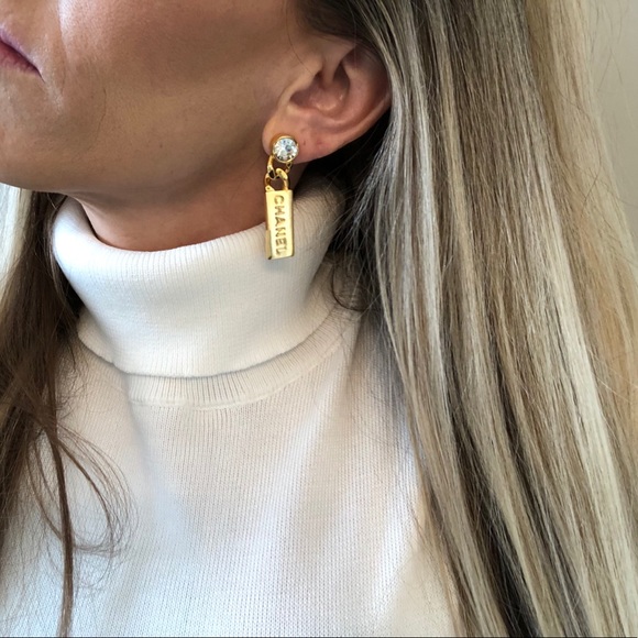 ❌SOLD❌ CHANEL Shiney Gold Logo earrings w/Crystal - Picture 14 of 15